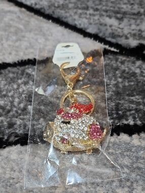 RHINESTONES CRYSTALS GOLD-TONE CLIP-ON PIG KEYCHAIN CHARM